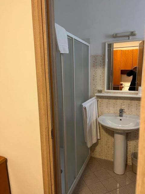 /api/file/public/260996/16766