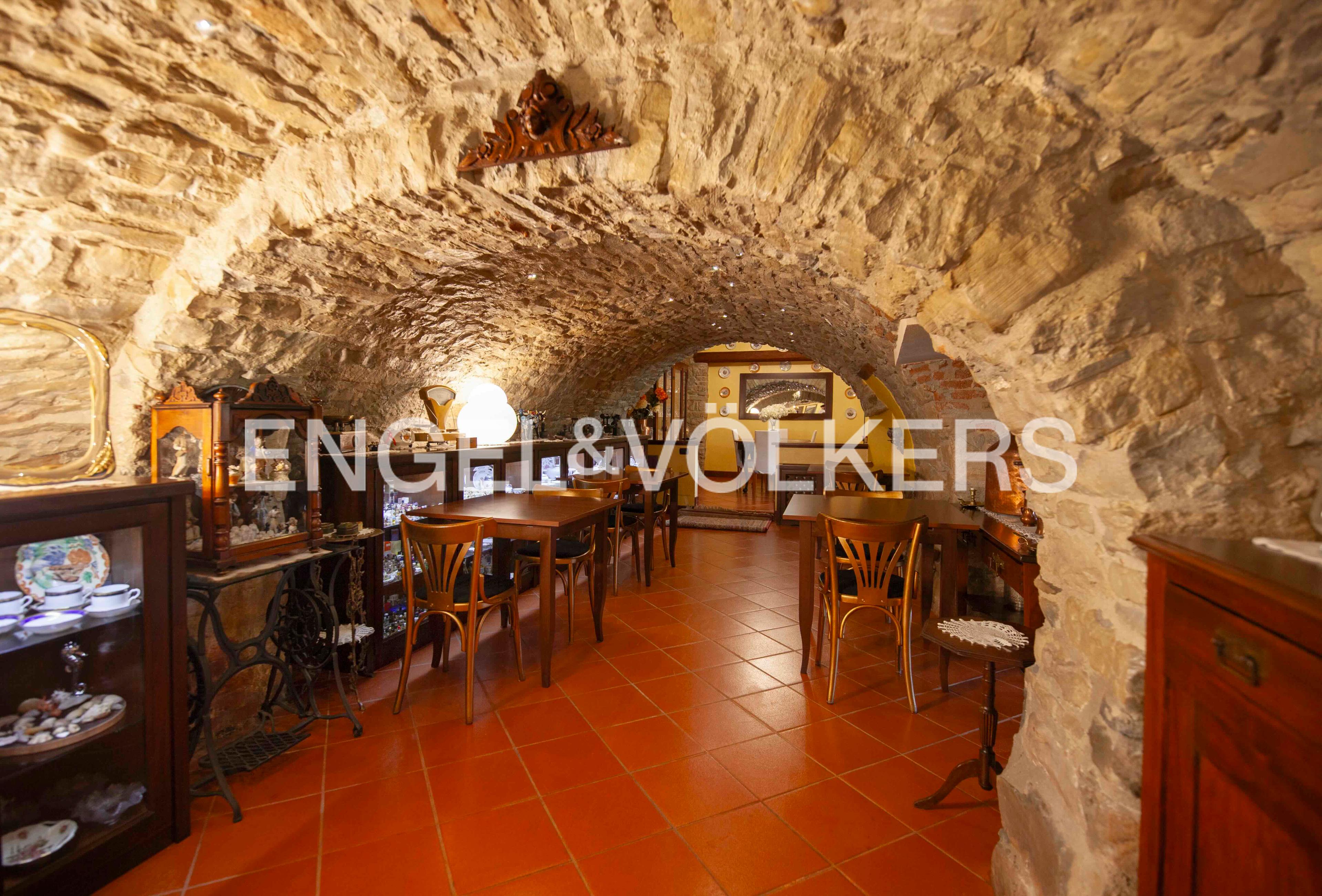 /api/file/public/263393/23999