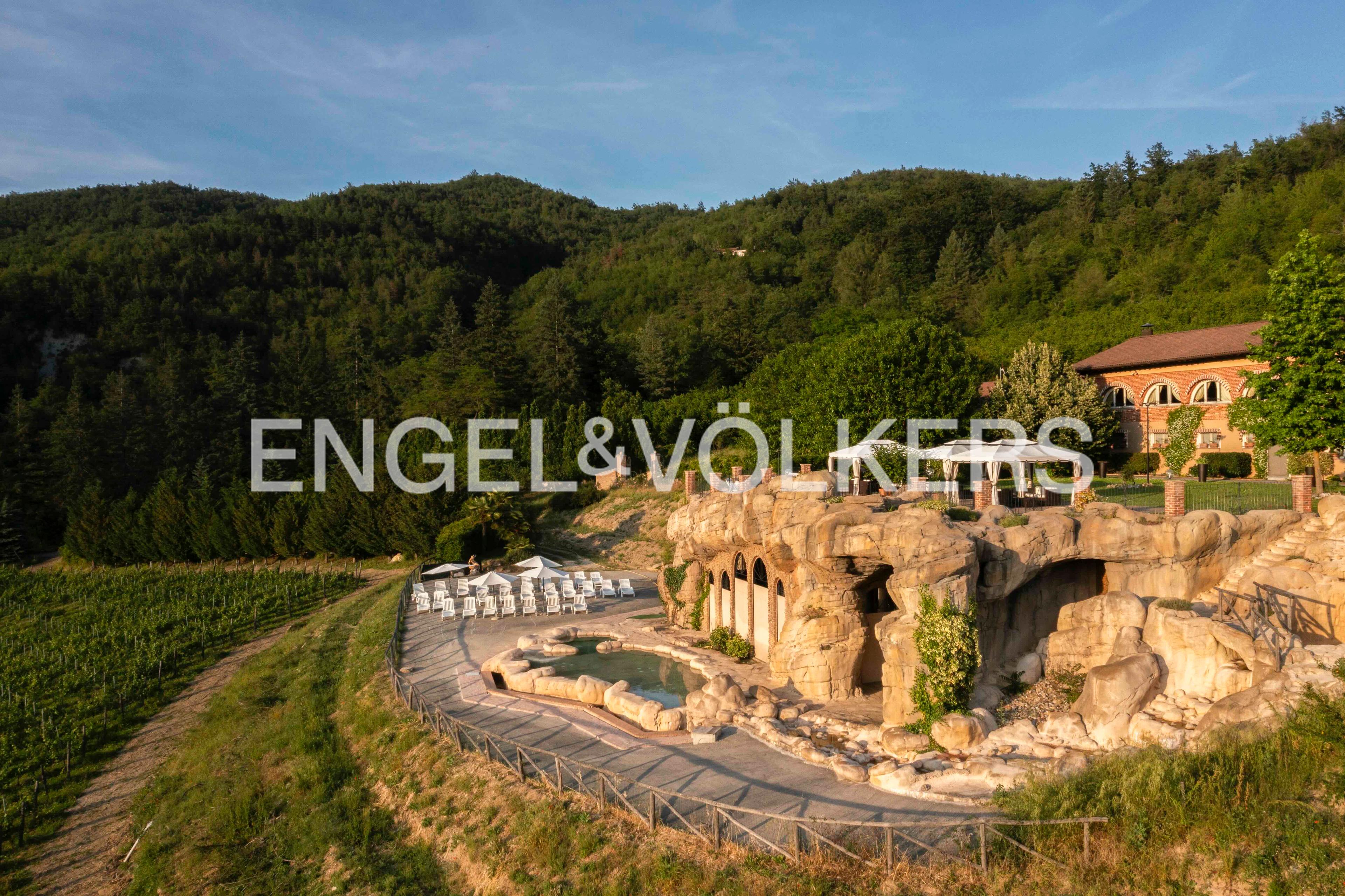 /api/file/public/263393/24015